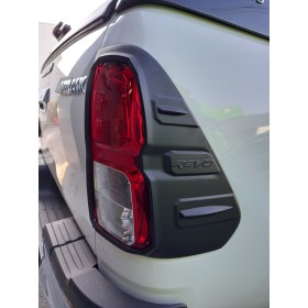 Kit schwarze Blenden für Toyota Hilux Revo Leuchten ab 2016