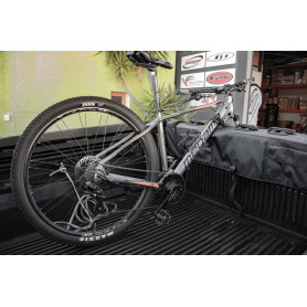 UNIVERSAL TAILGATE PROTECTION WITH INTEGRATED BIKE DOOR