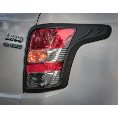 Copricerchi Fullback - Faro nero e cornice luminosa - dal 2016